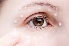 اهمیت استفاده از کرم دور چشم 