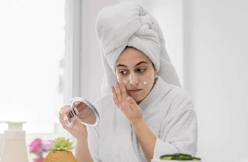 کرم روز و مزایای استفاده از آن 