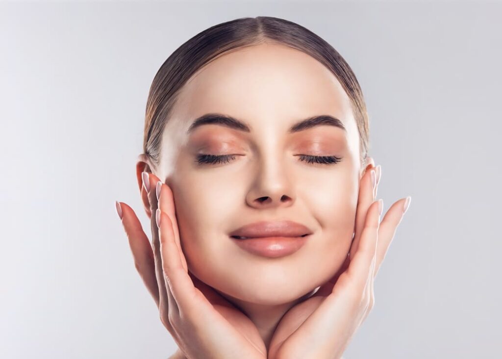 تکنیک‌های ساده ماساژ صورت در خانه
